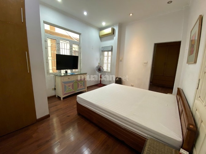 Cho thuê nhà riêng phố lê hồng phong ,ba đình DT 75m2x 4,5T MT25m