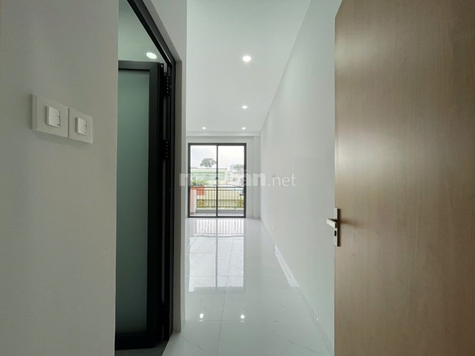 Bán nhà mới 5 tầng MT Gia Phú có thang máy