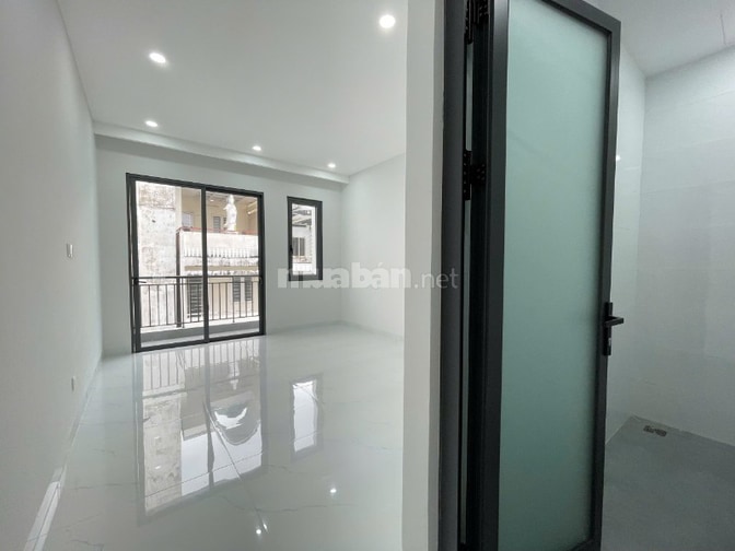 Bán nhà mới 5 tầng MT Gia Phú có thang máy