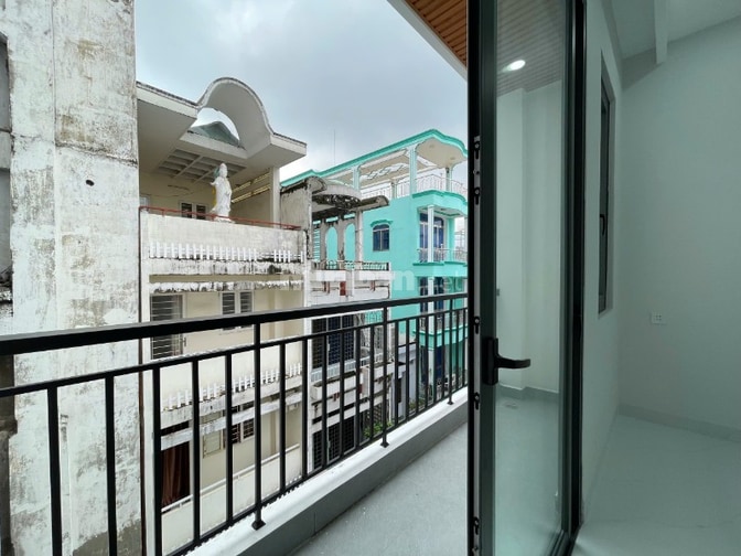 Bán nhà mới 5 tầng MT Gia Phú có thang máy