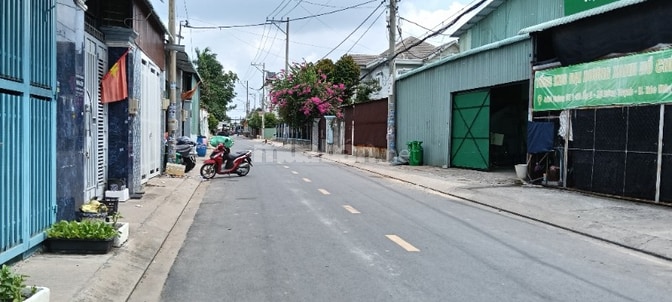 Cho Thuê Nhà Xưởng MT Đường DT 10m x 40m 