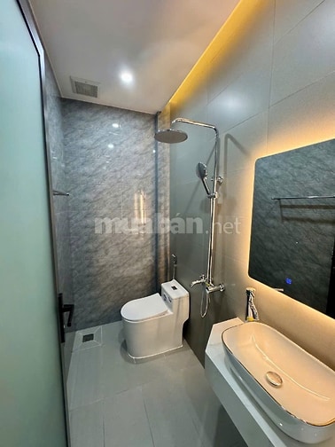 Nhà mới - mặt tiền sông ở nghỉ dưỡng thoáng mát - Đúc 1 trệt 2 lầu
