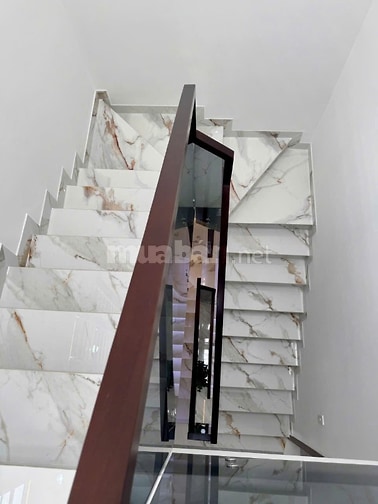 Nhà mới - mặt tiền sông ở nghỉ dưỡng thoáng mát - Đúc 1 trệt 2 lầu