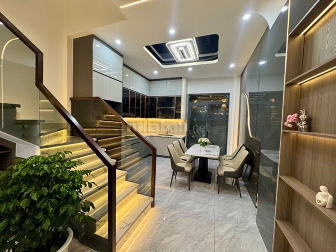 Nhà mới - mặt tiền sông ở nghỉ dưỡng thoáng mát - Đúc 1 trệt 2 lầu