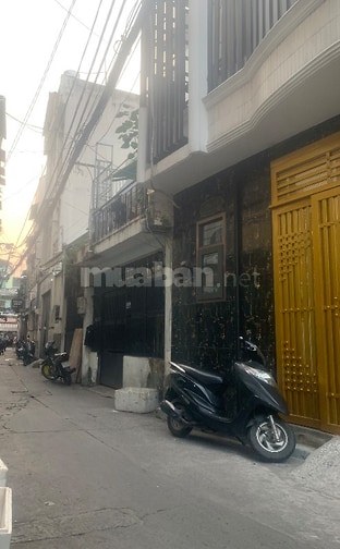 NHÀ HẺM XE HƠI,sát mặt tiền, gần chợ Trần Văn Quang