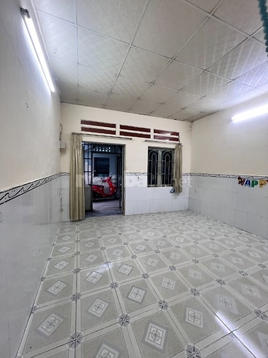 NHÀ  GIÁ RẺ. THẠNH LỘC 15. SHR. GIÁ: 2.3 TỶ