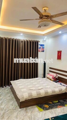 vì lý do công việc cần bán căn nhà 4,5 tầng. diện tích 30m2.