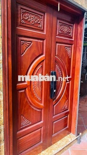 vì lý do công việc cần bán căn nhà 4,5 tầng. diện tích 30m2.