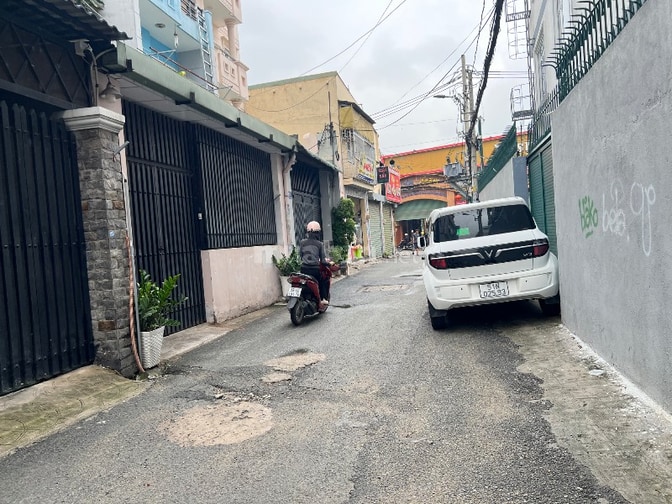 Nhà 4 lầu tuyệt đẹp Cao cấp góc 2 mặt hẻm xe hơi 6m sát Mặt tiền Phạm 