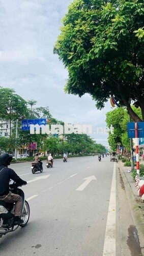 vì lý do công việc cần bán căn nhà 4,5 tầng. diện tích 30m2.