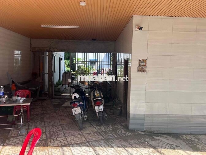TS: Nhà ở và 01 Khu nhà Nghỉ 22 phòng; 01 khu Trọ 40 phòng đang