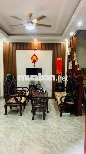 vì lý do công việc cần bán căn nhà 4,5 tầng. diện tích 30m2.
