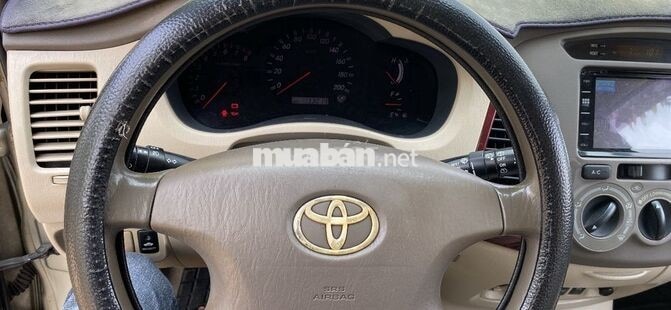 Toyota Innova 8 chỗ Số sàn Xăng Vàng cát