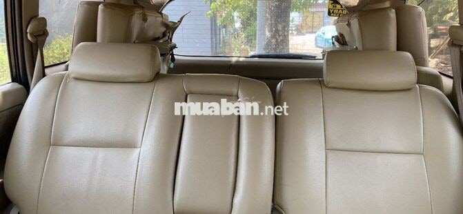 Toyota Innova 8 chỗ Số sàn Xăng Vàng cát
