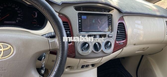 Toyota Innova 8 chỗ Số sàn Xăng Vàng cát