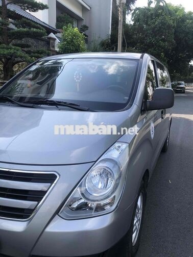 Hyundai Starex 2016 Bạc