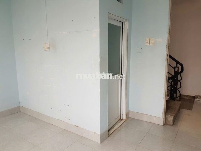 Cho thuê 1 phòng lầu 2 trong nhà hẻm xe hơi P.Thạnh Mỹ Tây(P.22 cũ) 