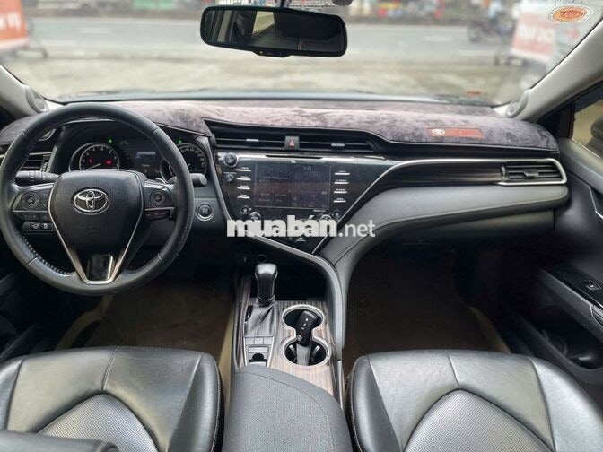 Toyota Camry 2.5Q 2020 Đen 70.300 km