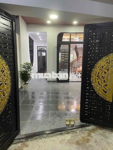 CẦN TIỀN NÊN BÁN CĂN NHÀ 3 TẦNG MỚI XÂY KIÊN CỐ