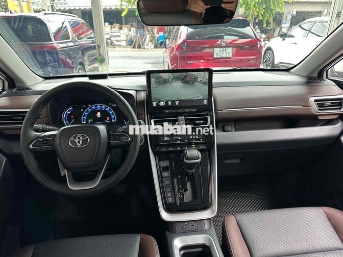 Toyota Innova Cross 2025 Xăng điện Trắng 7 chỗ