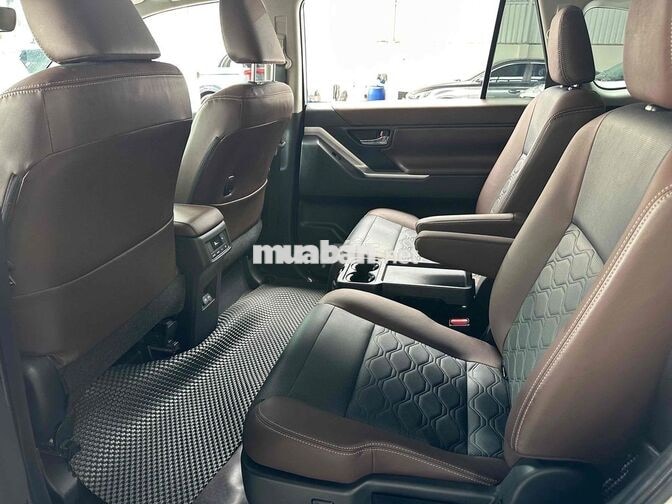 Toyota Innova Cross 2025 Xăng điện Trắng 7 chỗ