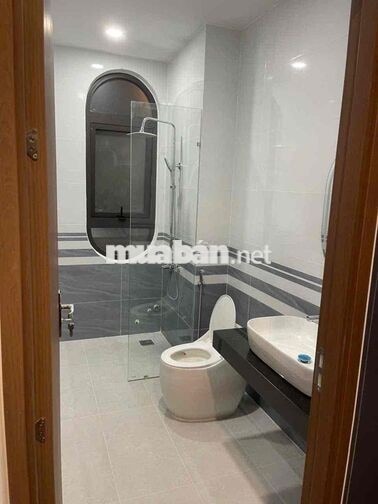 CẦN TIỀN NÊN BÁN CĂN NHÀ 3 TẦNG MỚI XÂY KIÊN CỐ