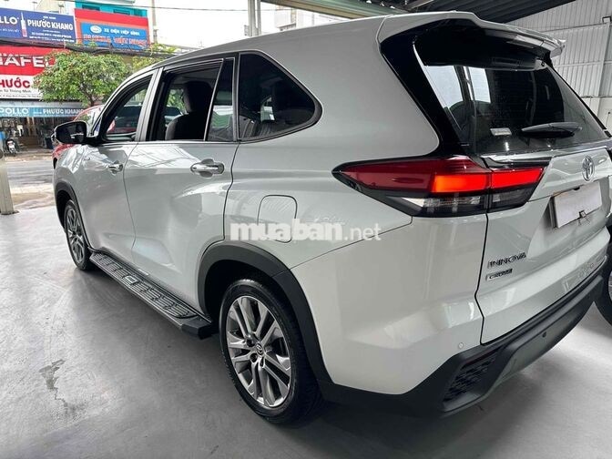 Toyota Innova Cross 2025 Xăng điện Trắng 7 chỗ