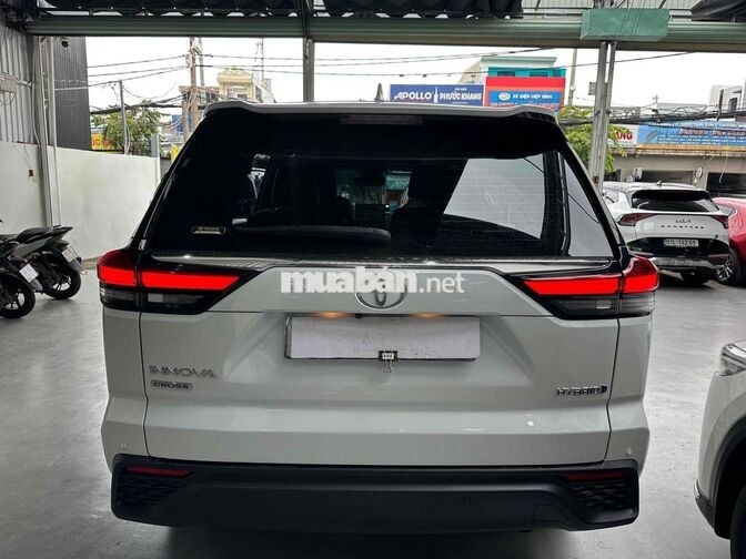 Toyota Innova Cross 2025 Xăng điện Trắng 7 chỗ