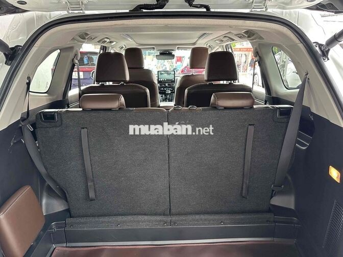 Toyota Innova Cross 2025 Xăng điện Trắng 7 chỗ