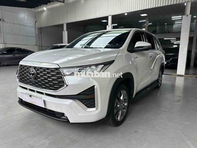 Toyota Innova Cross 2025 Xăng điện Trắng 7 chỗ