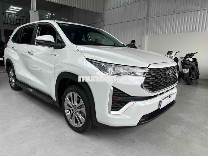 Toyota Innova Cross 2025 Xăng điện Trắng 7 chỗ