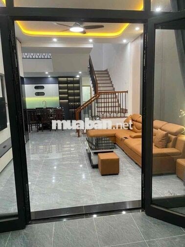 CẦN TIỀN NÊN BÁN CĂN NHÀ 3 TẦNG MỚI XÂY KIÊN CỐ