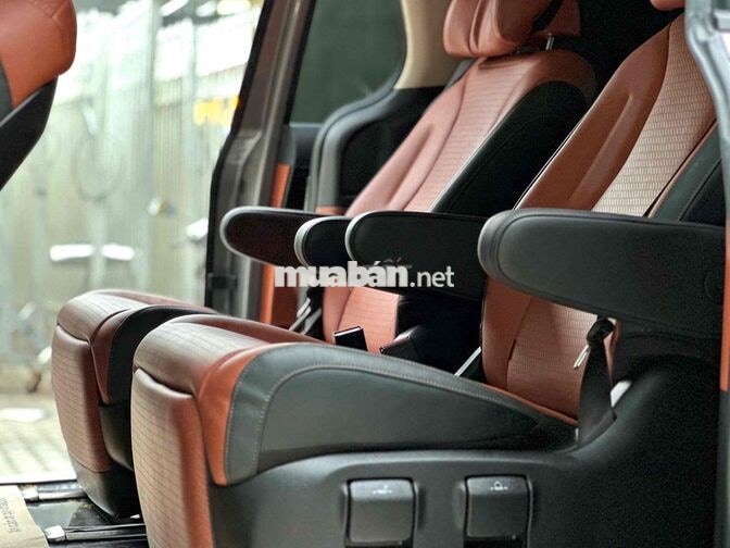 Siêu lướt KIA CARNIVAL 2.2D SIGNATURE 7S 2024 Xám