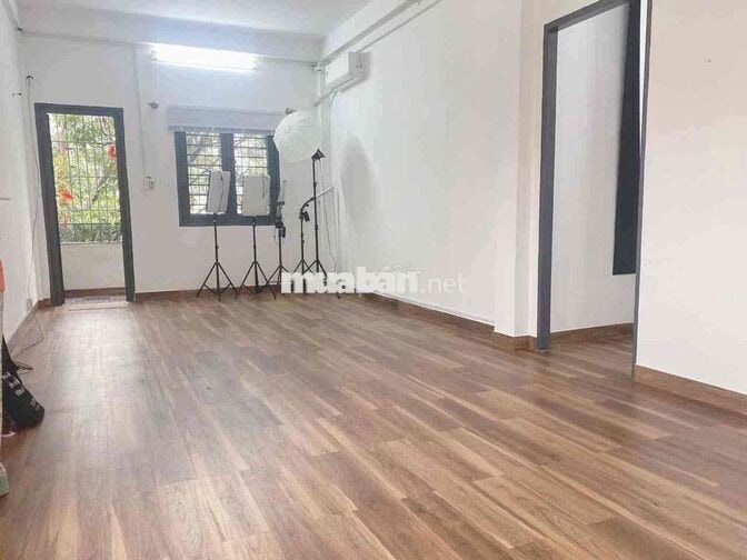 Nhỉnh 2 Tỷ - CC 3 MẶT TIỀN – KHU VIP NGUYỄN XÍ - 60m² - 2PN Sổ chính c