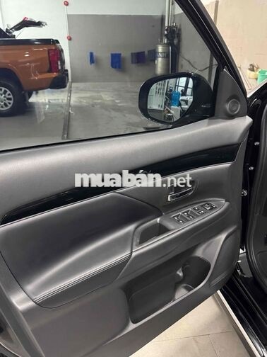 Mitsubishi Outlander 2.0 CVT Đen