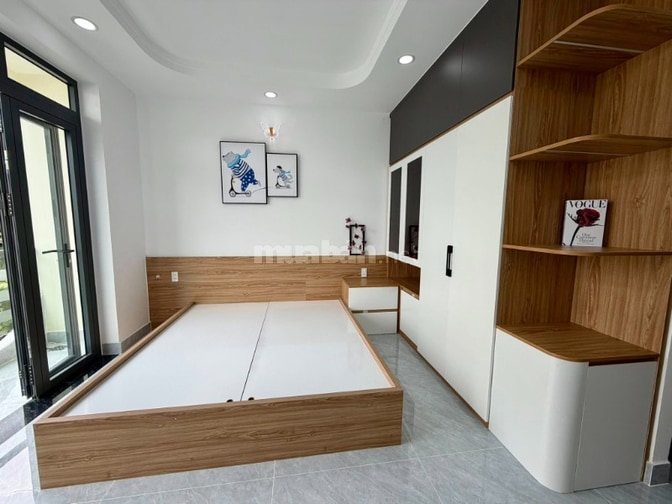 Bán nhà 4 tấm mới- có tháng máy-hẻm xe hơi- full nội thất cao cấp