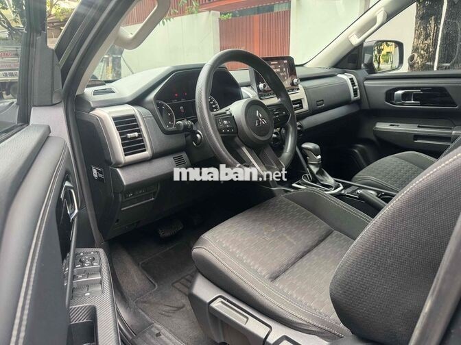 Mitsubishi Triton 2.4L GLX 4x2 AT 2024 Xám