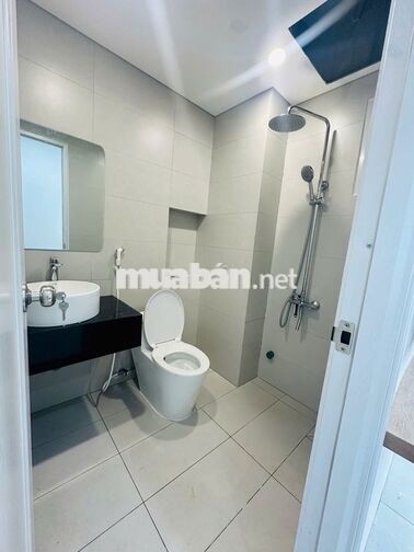 Mới 100% - Chỉ 2 căn cho thuê có lối đi và sân riêng - Full nội thất