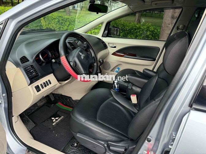Mitsubishi Grandis 2009 Bạc 7 chỗ