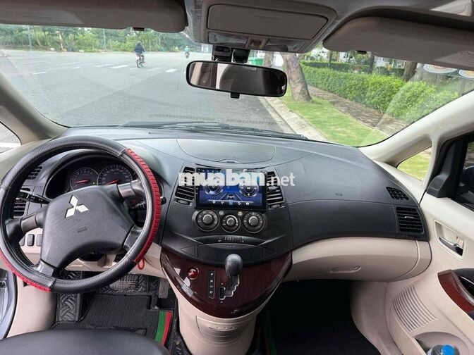 Mitsubishi Grandis 2009 Bạc 7 chỗ