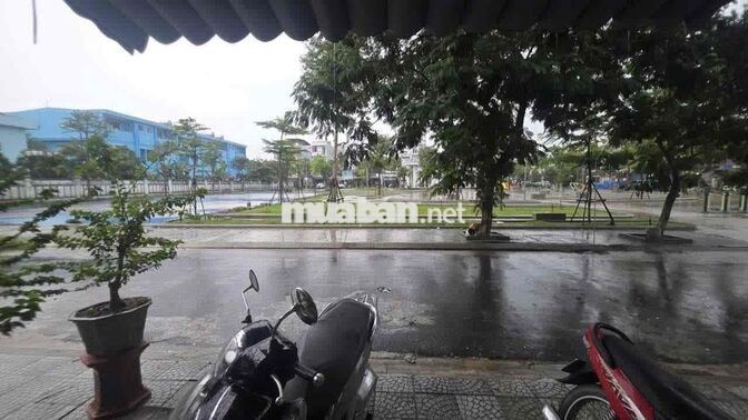Nhà 2 tầng View công viên đẹp giá đầu tư ạ