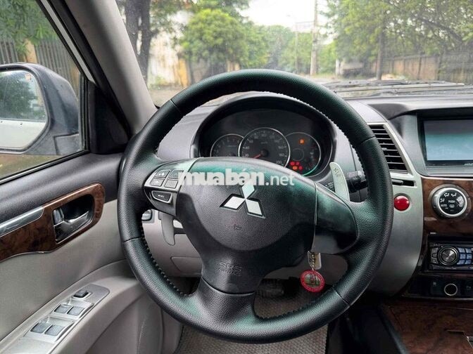 Mitsubishi Pajero Sport 2012 Trắng Số tự động