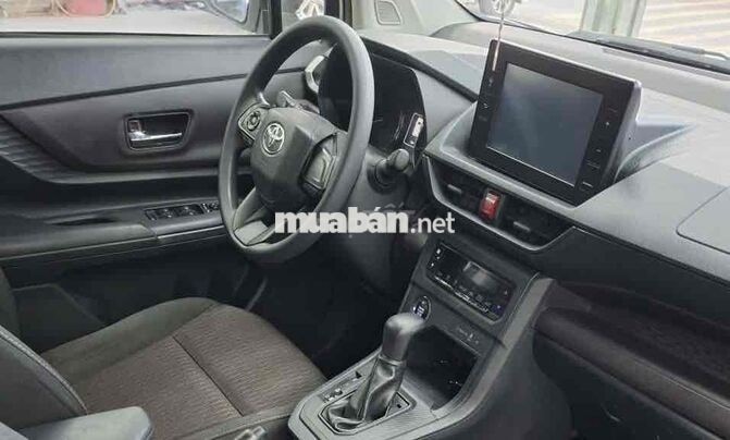 Toyota Avanza 2022 Trắng 7 chỗ Nhập khẩu