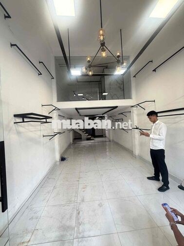 CHO THUÊ MT 271 NGUYỄN TRÃI Q5 – 3.5x13.5M, TRỆT 3 LẦU – 50TR/THÁNG