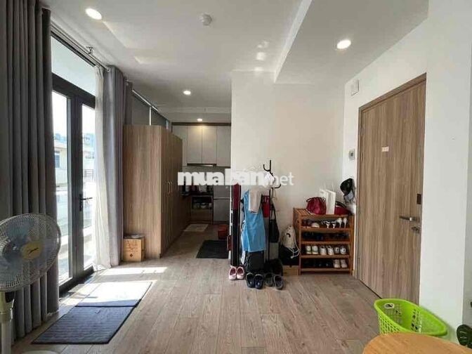 CĂN HỘ STUDIO THOÁNG MÁT TIỆN DI CHUYỂN QUA CÁC QUẬN TRUNG TÂM
