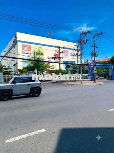 Quận 7 - 6 Tỷ 8 - Xe Hơi Vào Nhà - Nhà 2 Tầng 80m² - 3PN - Ngay Co.opm