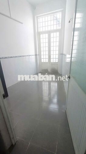 Cho thuê nhà mặt tiền Huỳnh Cương 3PN 3WC giá rẻ