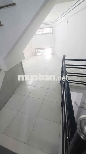 Cho thuê nhà mặt tiền Huỳnh Cương 3PN 3WC giá rẻ