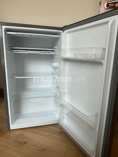 Tủ lạnh mini Electrolux EUM0930AD-VN Xám bạc