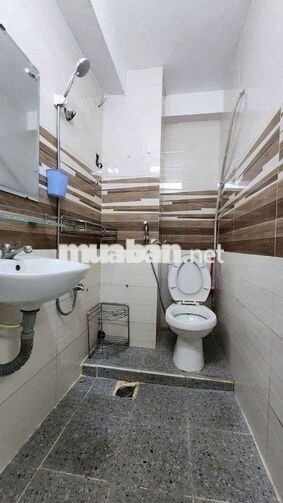 NHÀ 3 PHÒNG HẺM 6M LẠC LONG QUÂN 